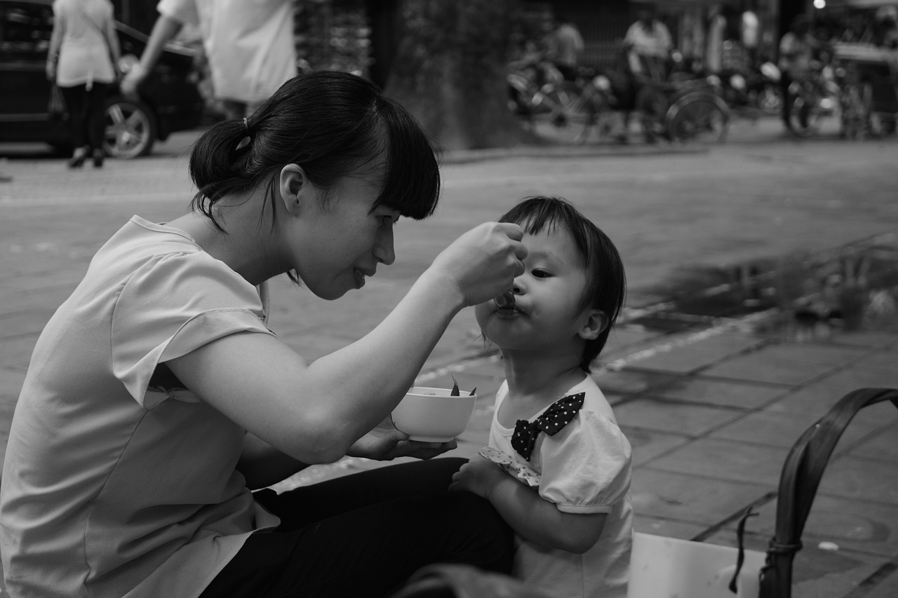 梅艳芳妈妈申请破产引发关注，背后的原因令人深思