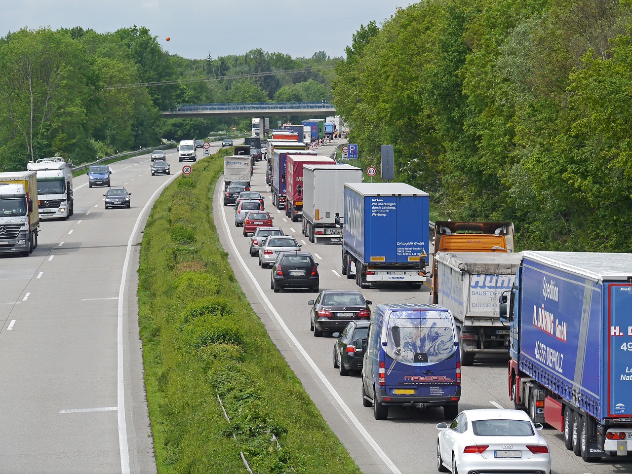 踩错油门6秒撞3车4人，一场悲剧的背后