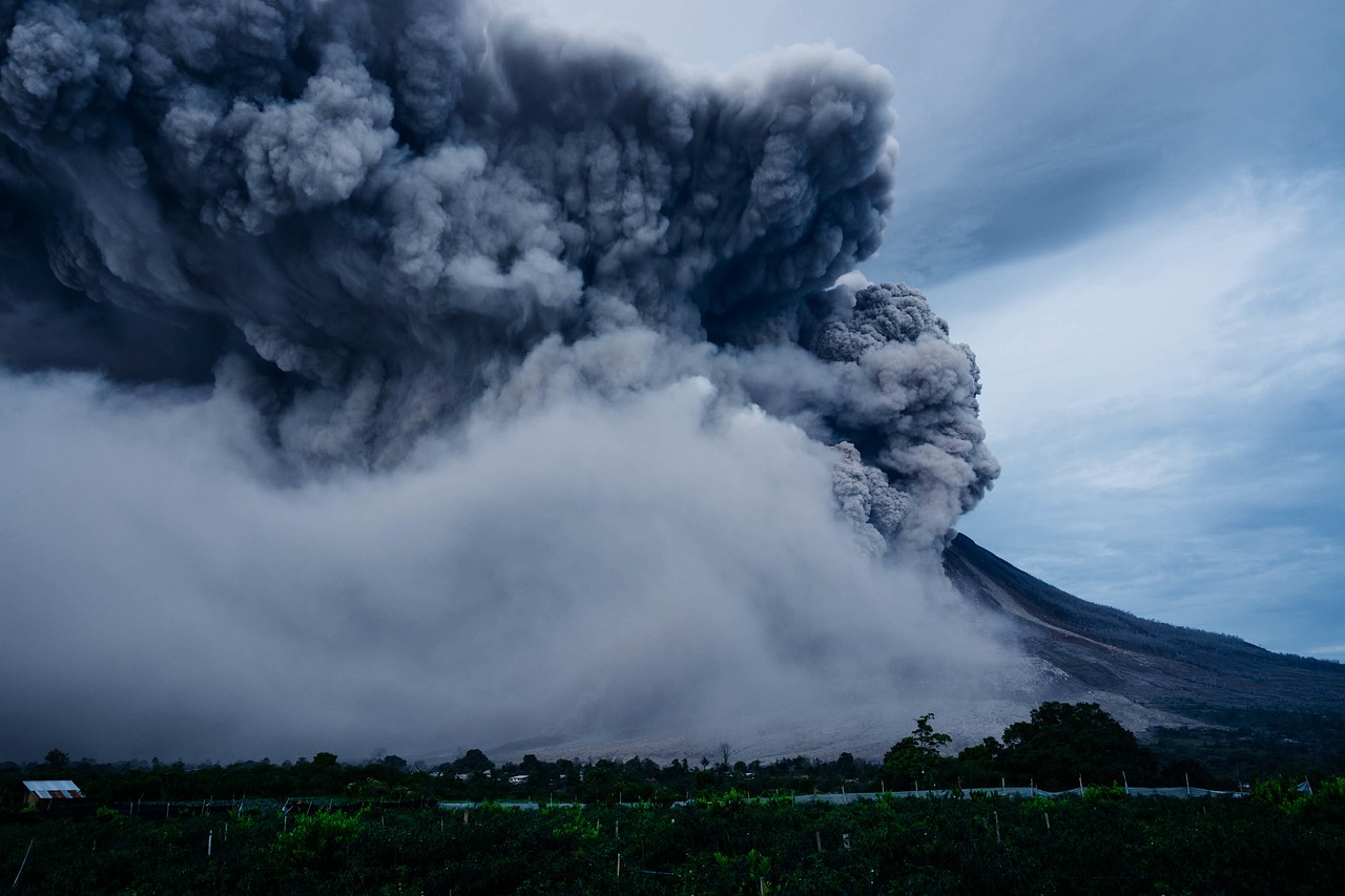 探秘美国火山喷发，60米之高的自然震撼